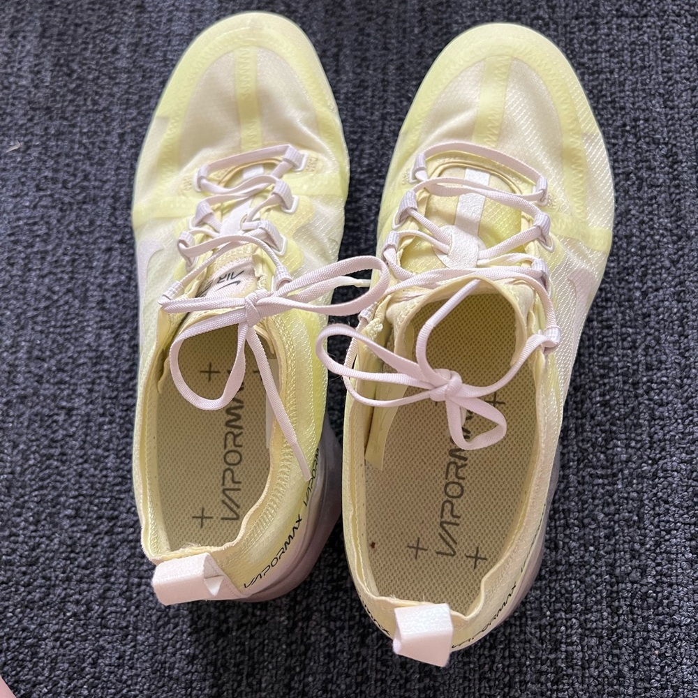Nike Tennis Shoes